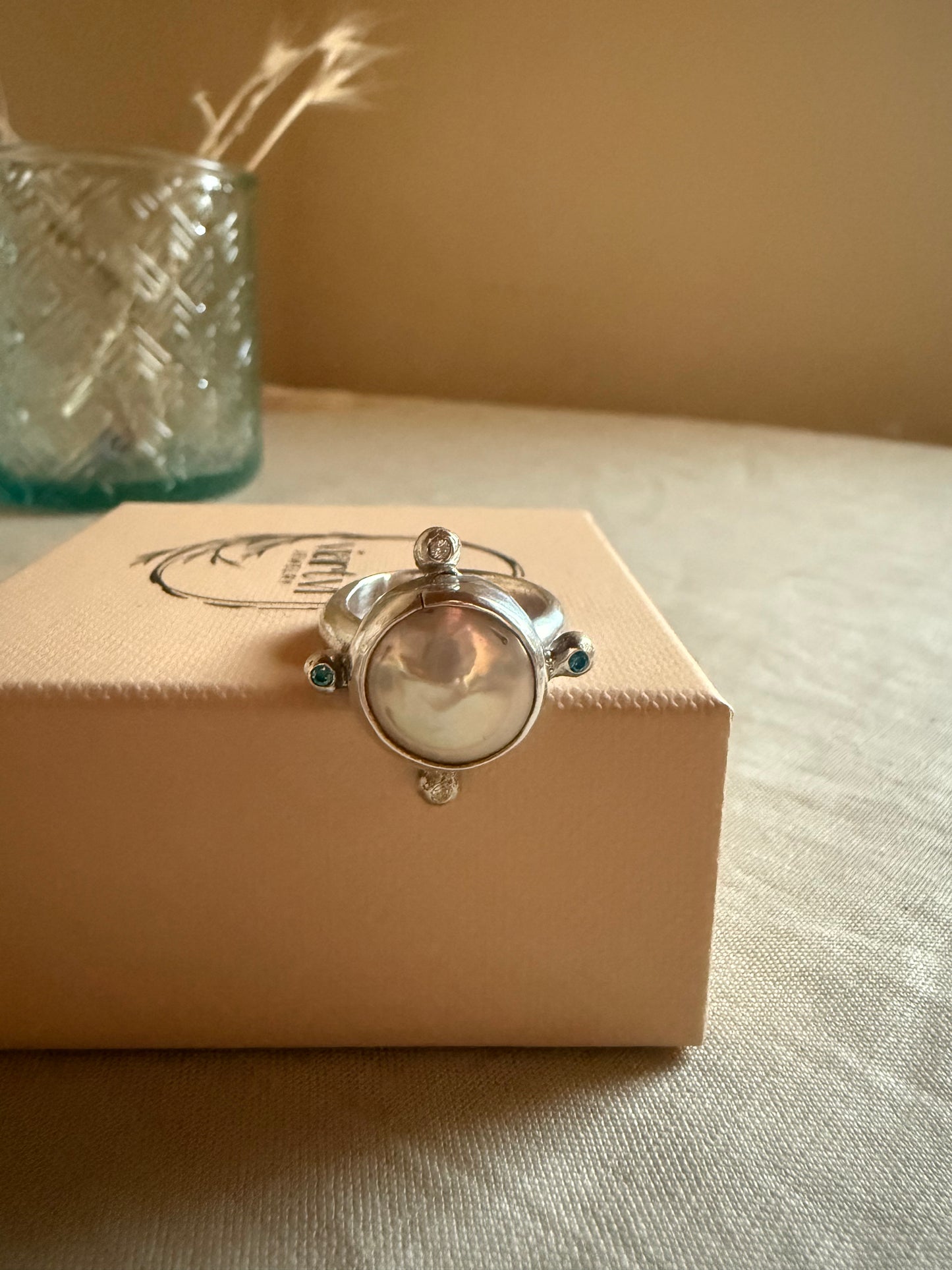 Lunaria Ring II – Mother of Pearl & Topaz, Size 50