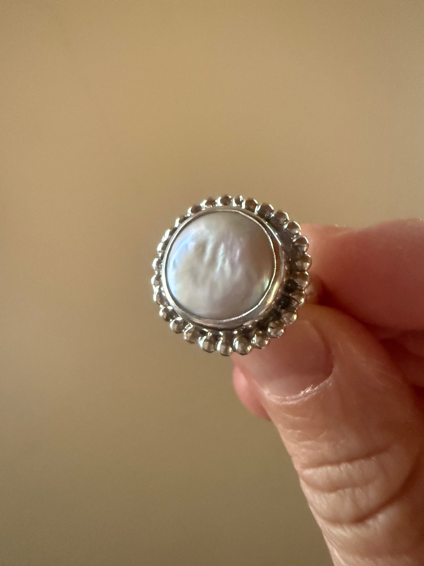 Lunaria Ring III – Mother of Pearl & Silver, Size 52