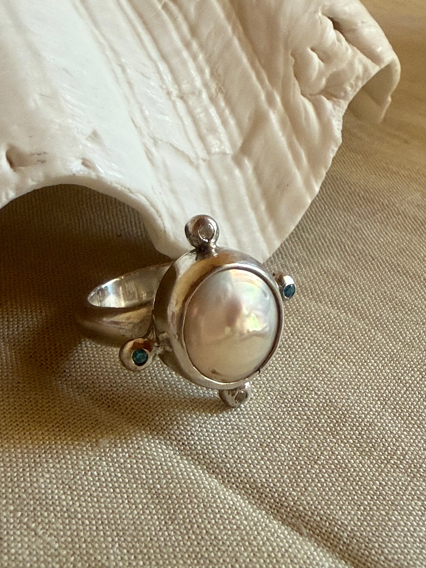 Lunaria Ring II – Mother of Pearl & Topaz, Size 50