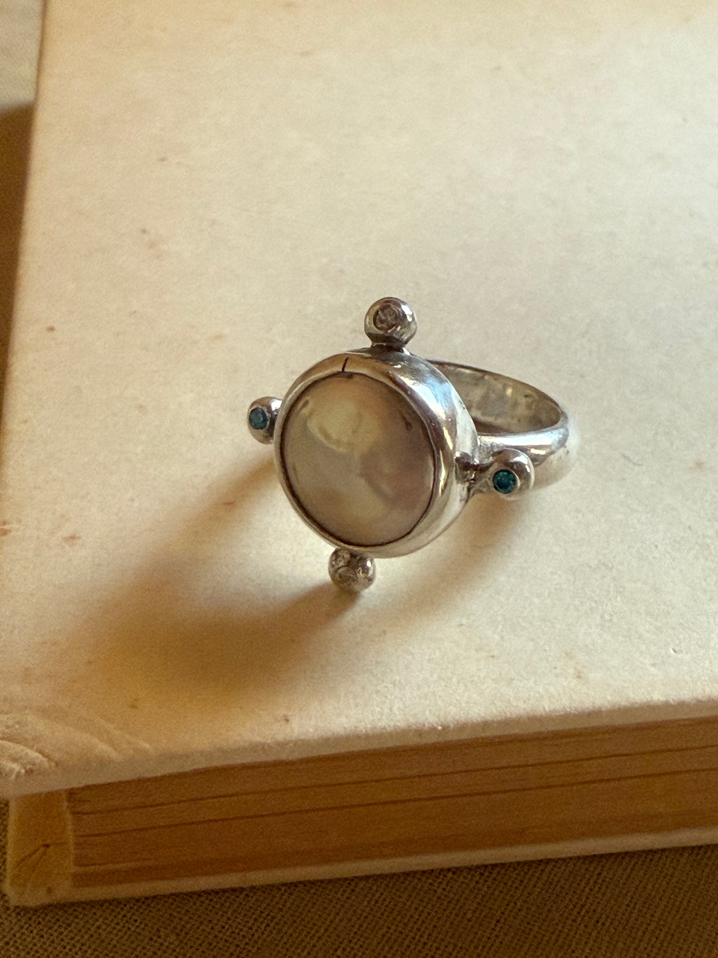 Lunaria Ring II – Mother of Pearl & Topaz, Size 50