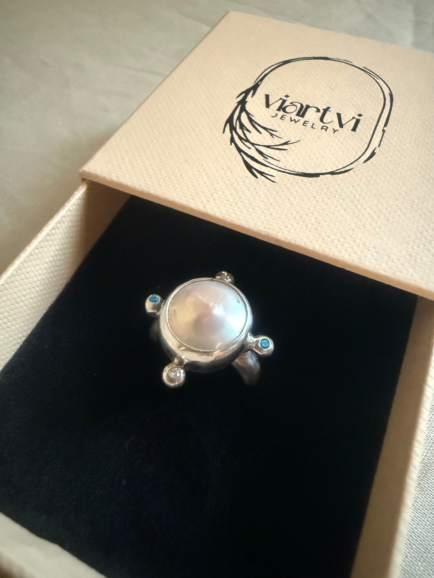 Lunaria Ring II – Mother of Pearl & Topaz, Size 50