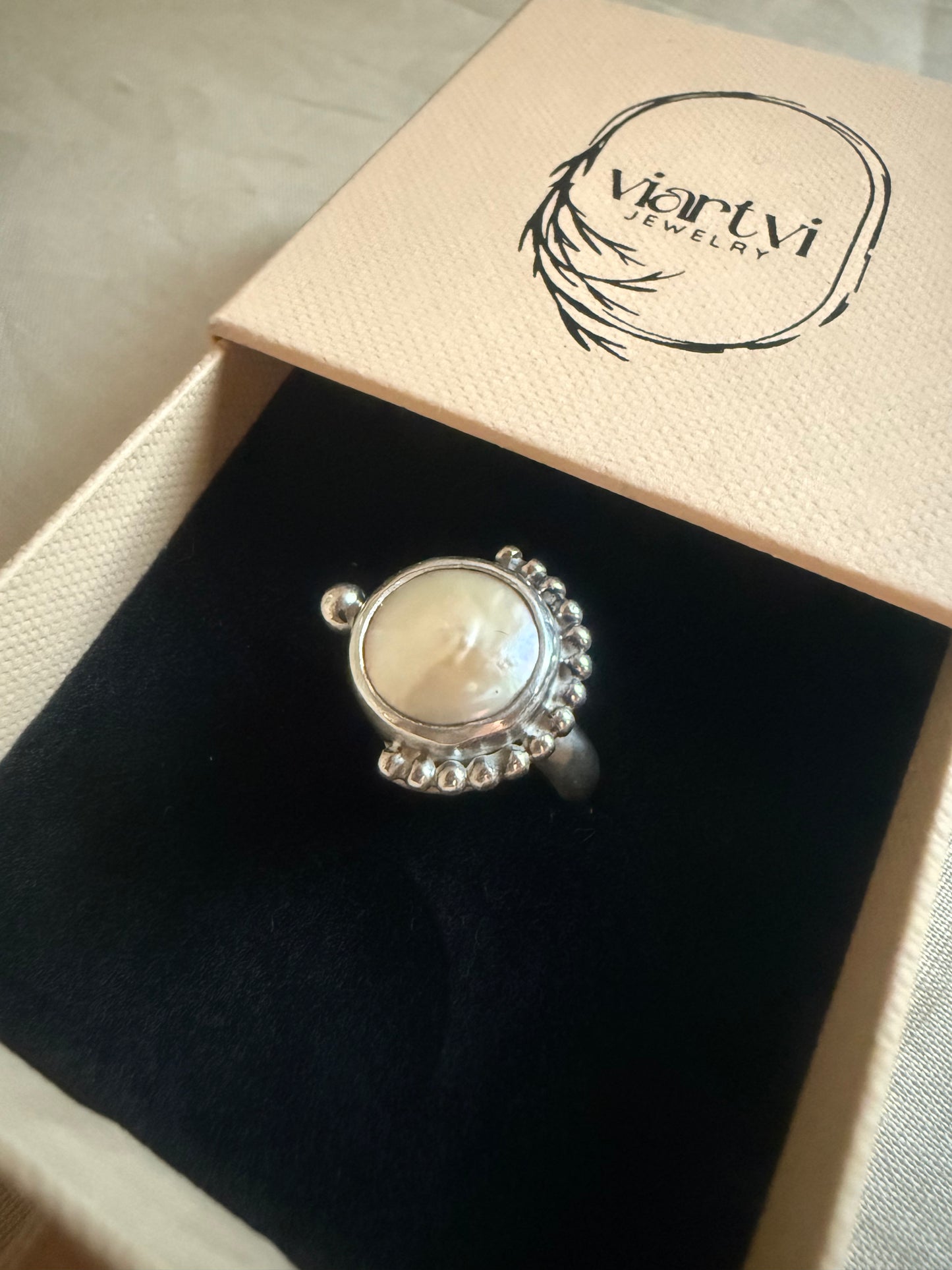 Lunaria Ring I – Mother of Pearl & Silver, Size 55