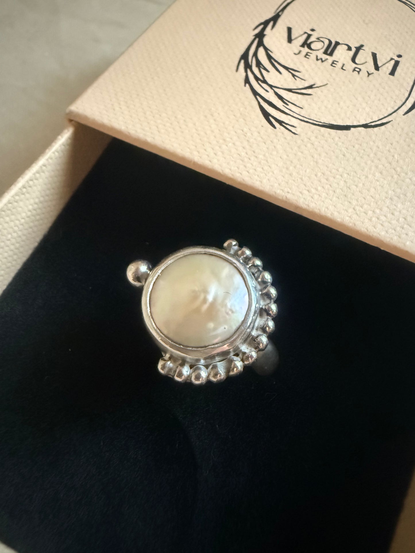 Lunaria Ring I – Mother of Pearl & Silver, Size 55