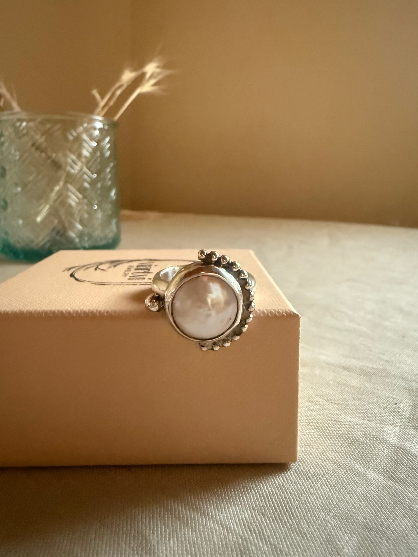 Lunaria Ring I – Mother of Pearl & Silver, Size 55