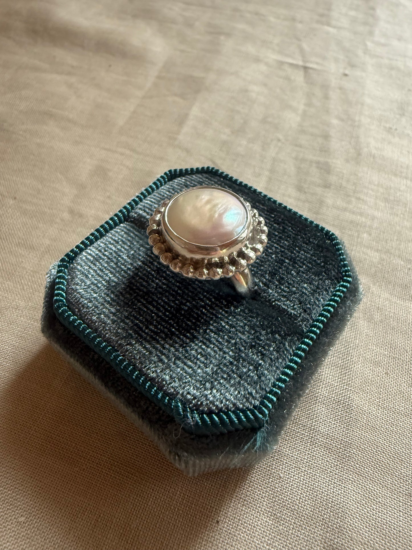 Lunaria Ring III – Mother of Pearl & Silver, Size 52