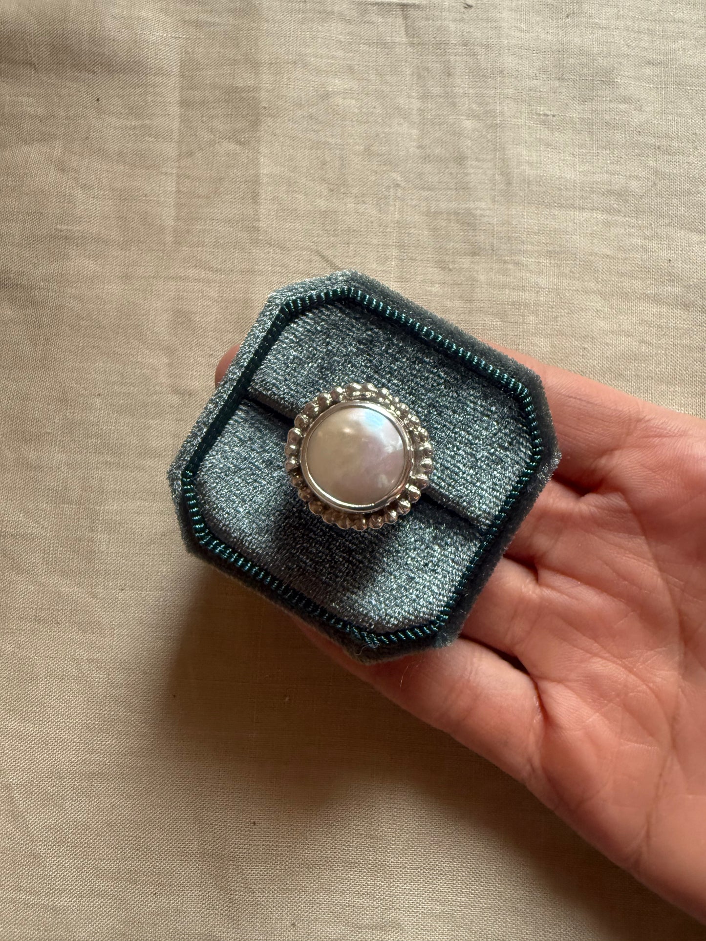 Lunaria Ring III – Mother of Pearl & Silver, Size 52