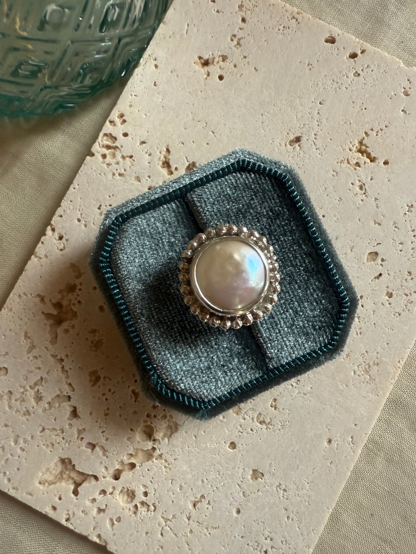 Lunaria Ring III – Mother of Pearl & Silver, Size 52