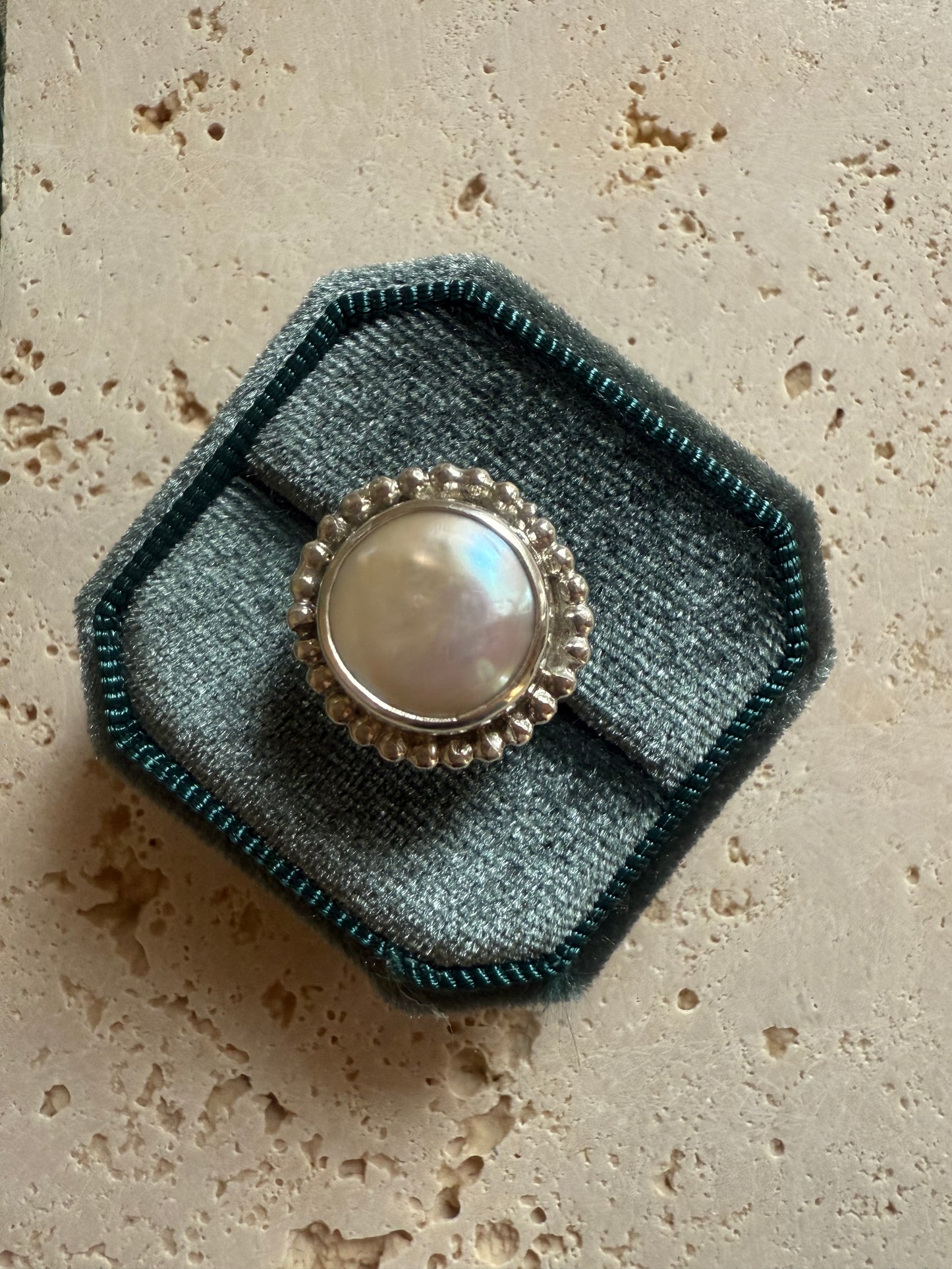 Lunaria Ring III – Mother of Pearl & Silver, Size 52
