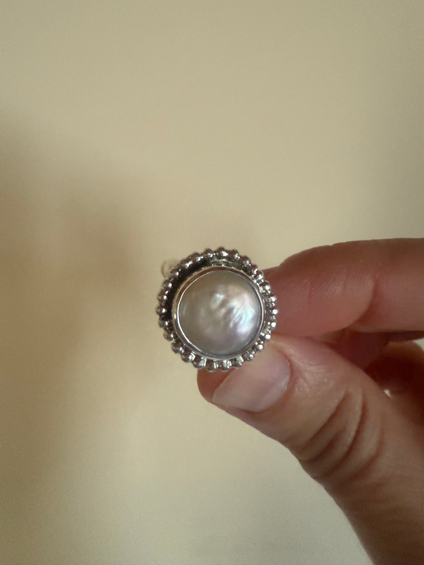 Lunaria Ring III – Mother of Pearl & Silver, Size 52