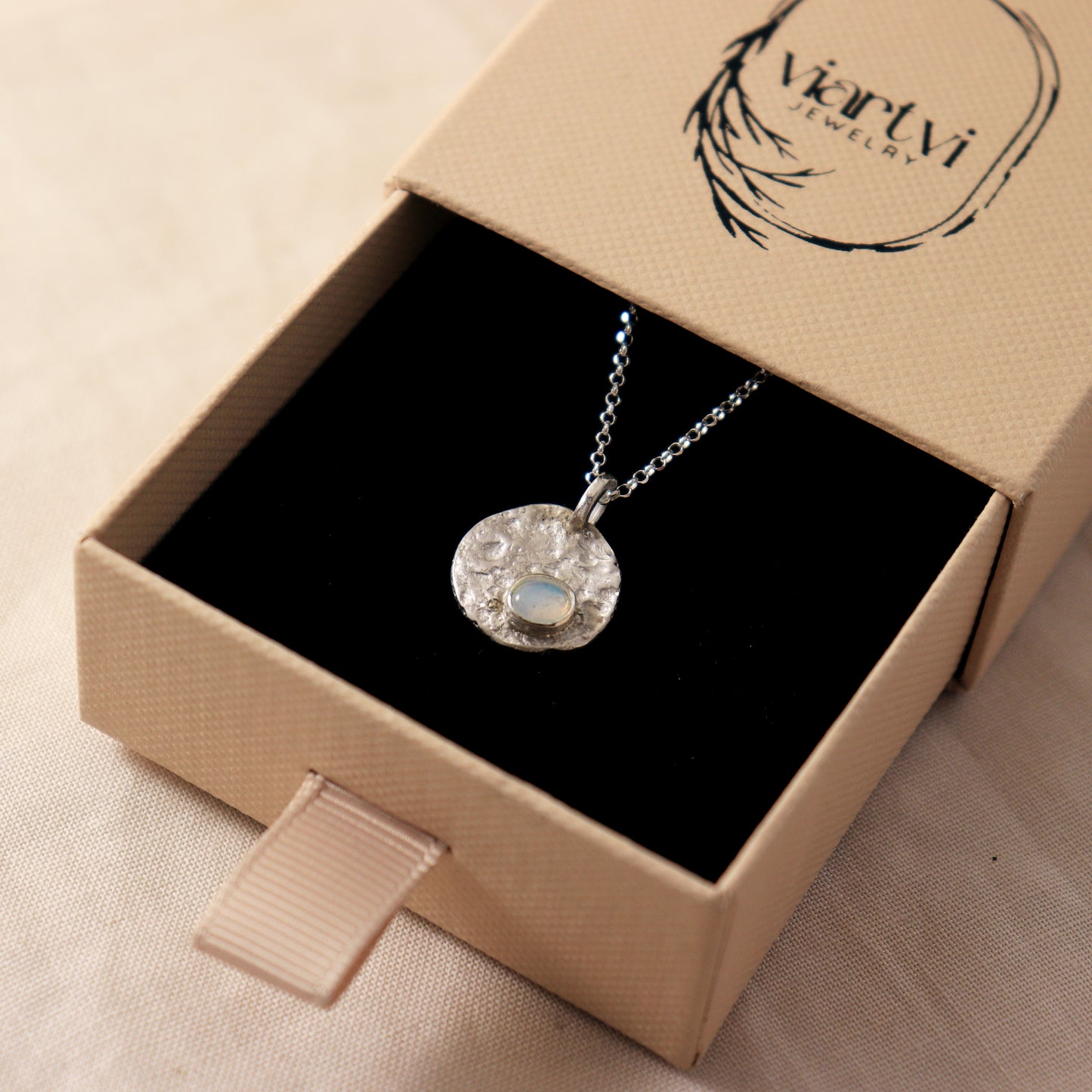 Selene Pendant necklace